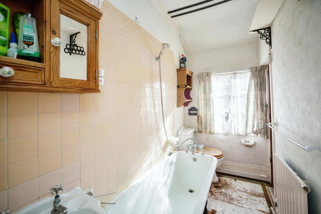 Additional image 7 of Walnut Tree Avenue, Dartford, DA1
