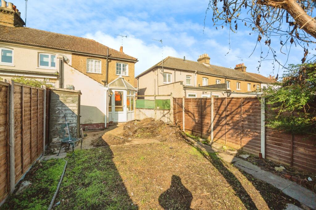 Additional image 4 of Walnut Tree Avenue, Dartford, DA1