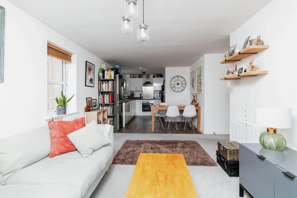 Additional property image - 6 Sayers Way, Erith, DA8