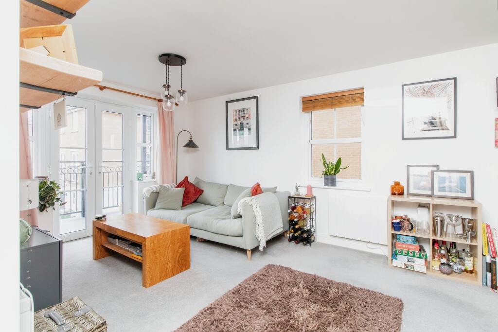 Additional property image - 6 Sayers Way, Erith, DA8