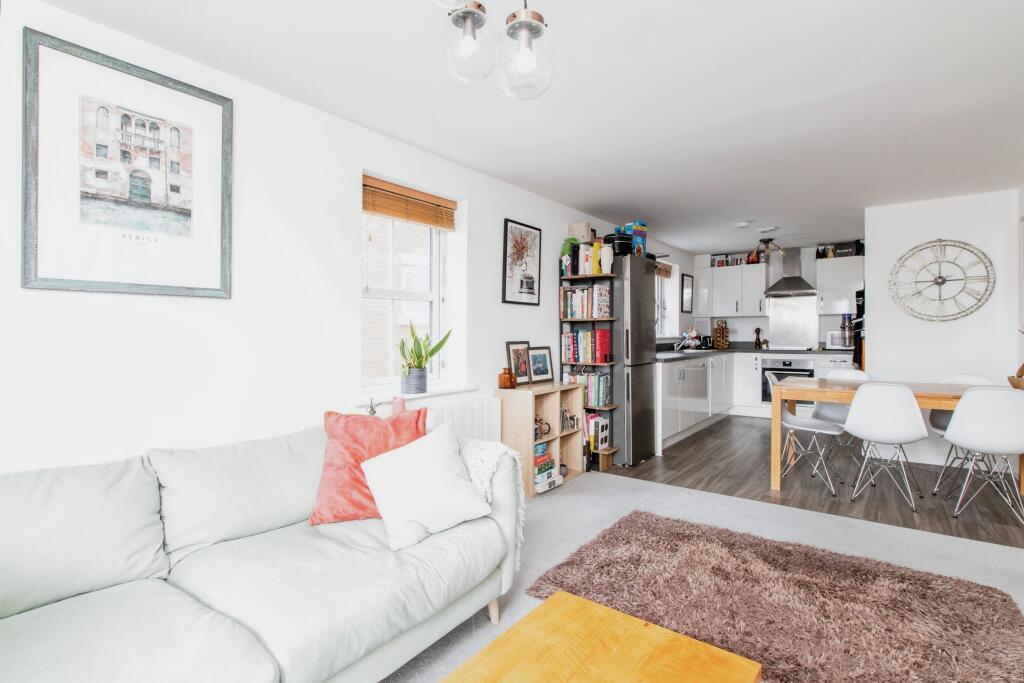 Additional property image - 6 Sayers Way, Erith, DA8