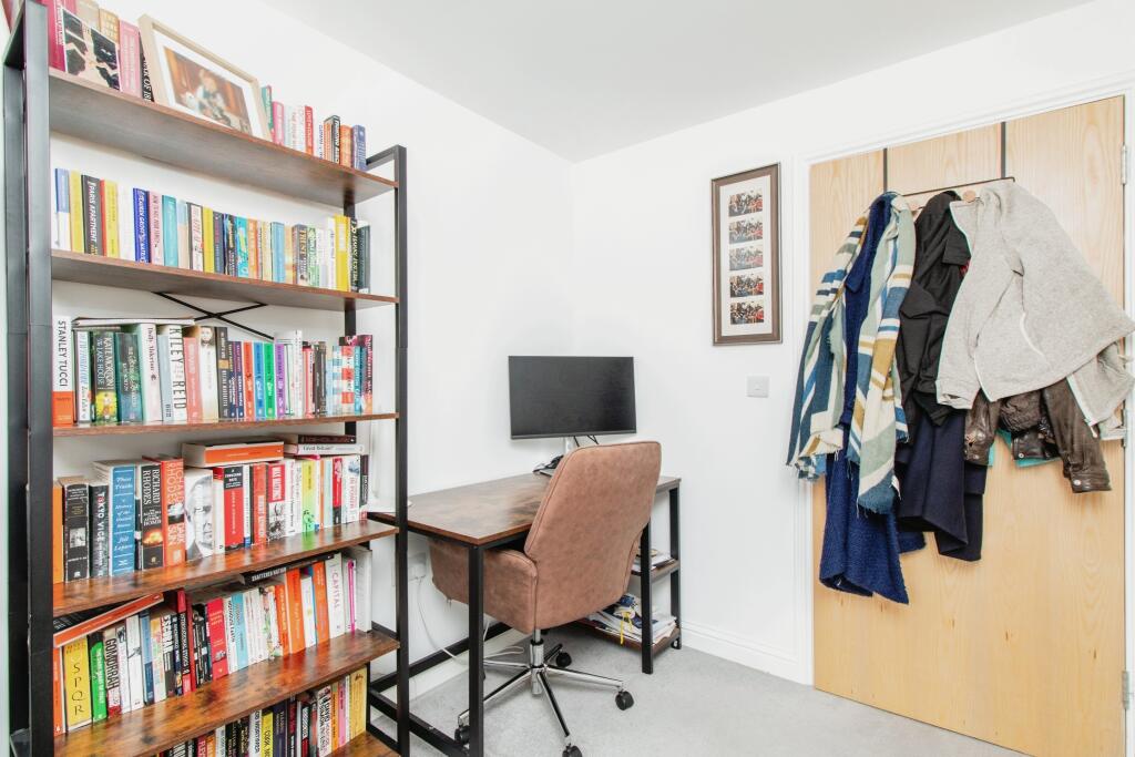Additional property image - 6 Sayers Way, Erith, DA8