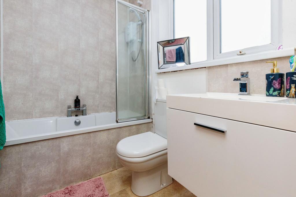 2 bedroom end of terrace house for sale in Garstang Road South, Preston
