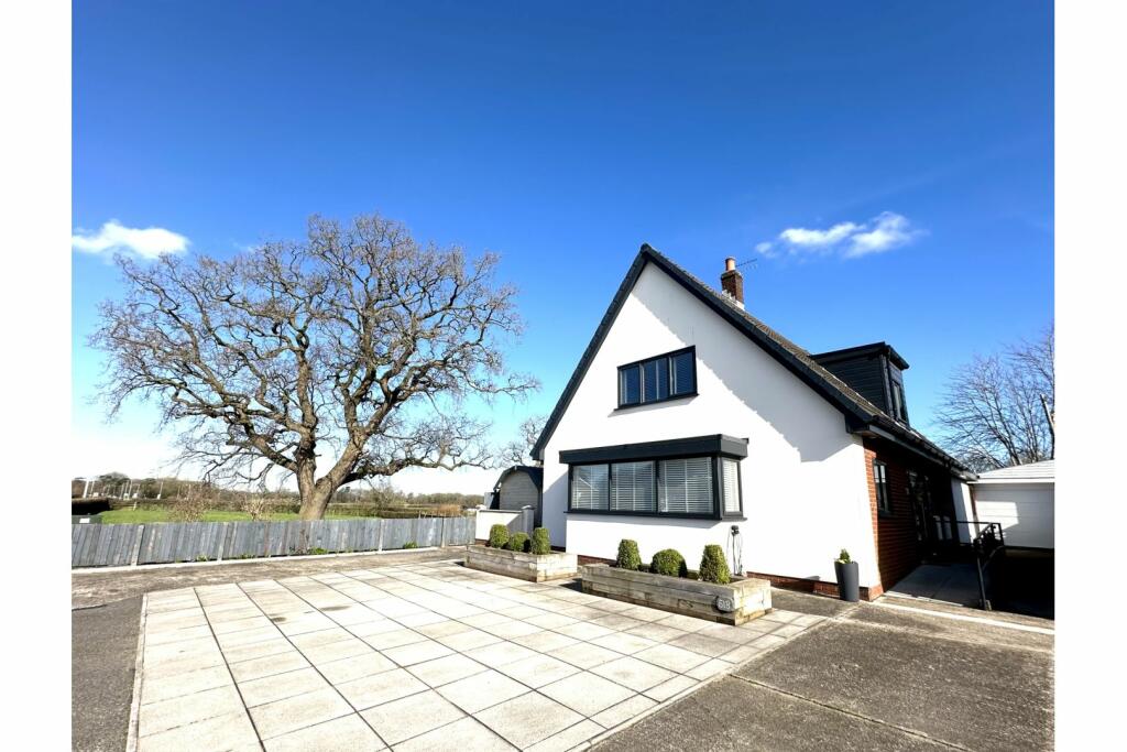 4 bedroom detached house for sale in Garstang Road, Broughton, PR3