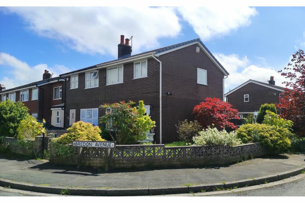 3 bedroom semidetached house for sale in Bredon Avenue, Chorley, PR7