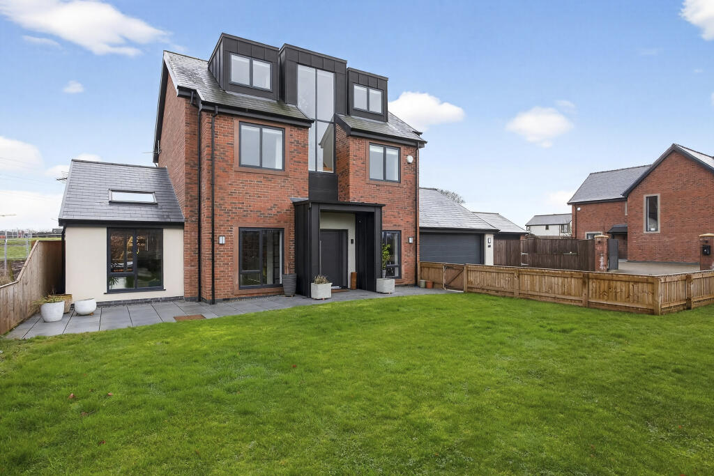 Main image of property: Barnview Court, Lower Bartle, Preston, PR4