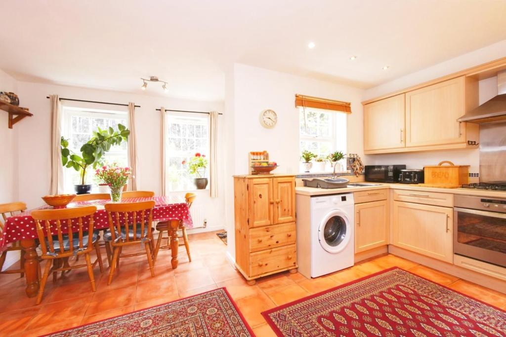 3 bedroom town house in Mitchell Way, York, YO30 £300000 BrickPal