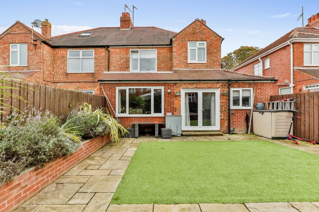 4 bedroom semidetached house for sale in Queensgate, Bridlington, YO16