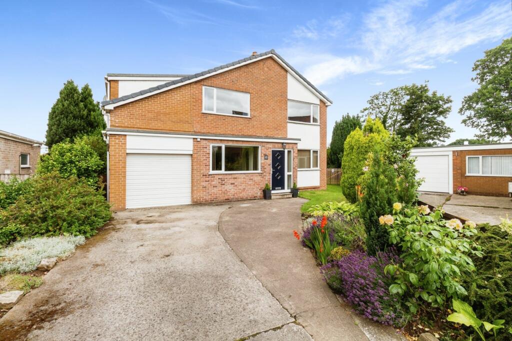 4 bedroom detached house for sale in Fordlands, Thorpe Willoughby, YO8