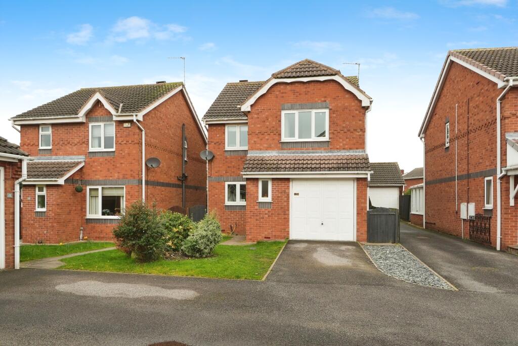 4 bedroom detached house for sale in Cherry Tree Walk, Selby, YO8