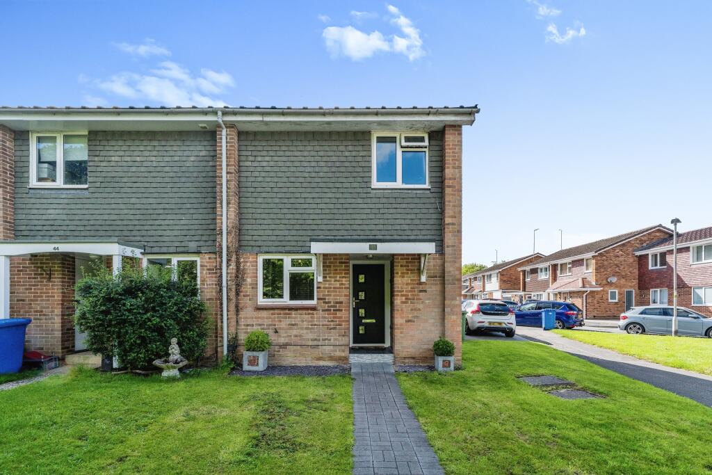 3 bedroom end of terrace house for sale in Knightswood, Bracknell, RG12