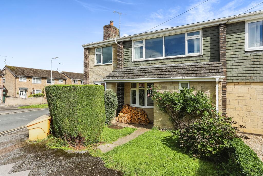 4 bedroom semidetached house for sale in Priory Road, Hungerford, RG17