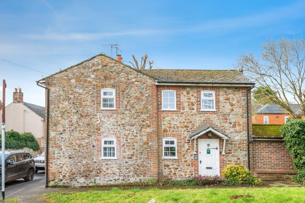 2 bedroom semidetached house for sale in Oxford Street, Lambourn, RG17