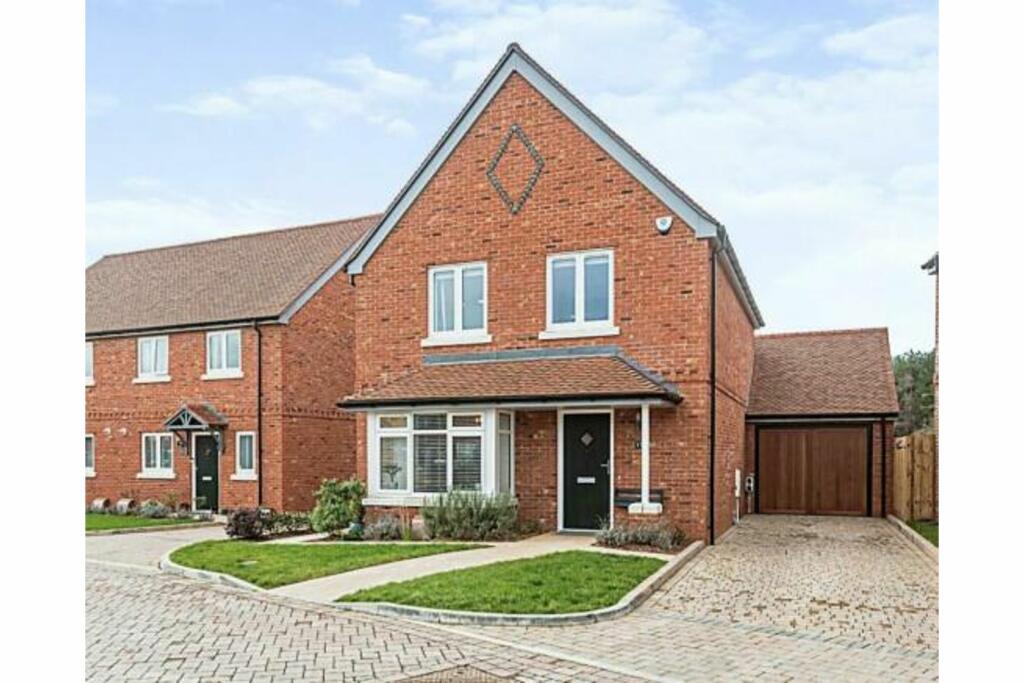 3 bedroom detached house for sale in Stoneham Park, Reading, RG31