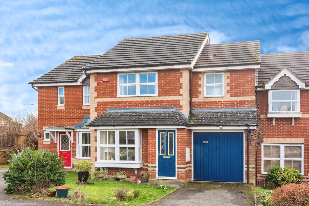 3 bedroom terraced house for sale in Heather Drive, Thatcham, RG18