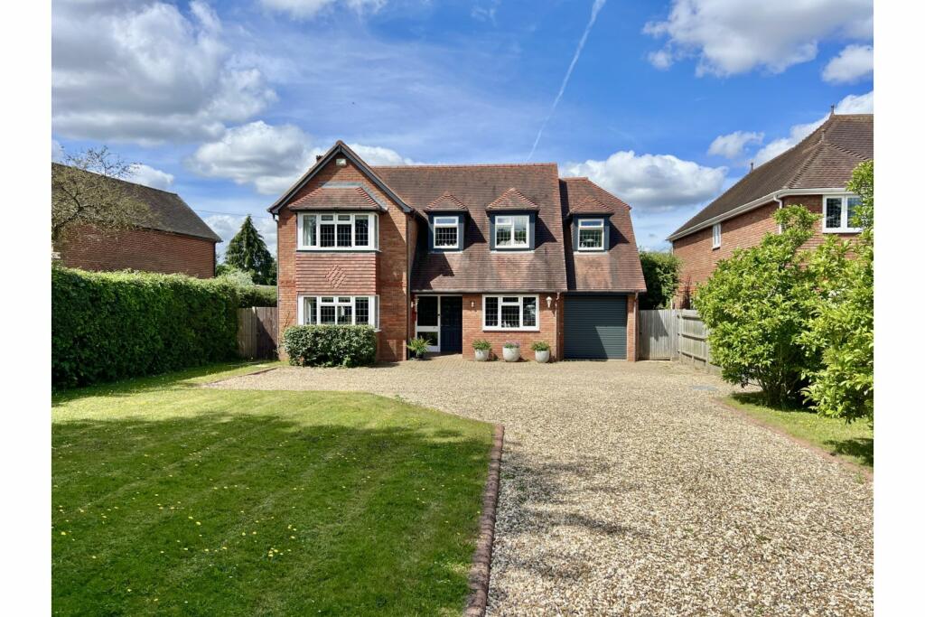 4 bedroom detached house for sale in New Road, Reading, RG10