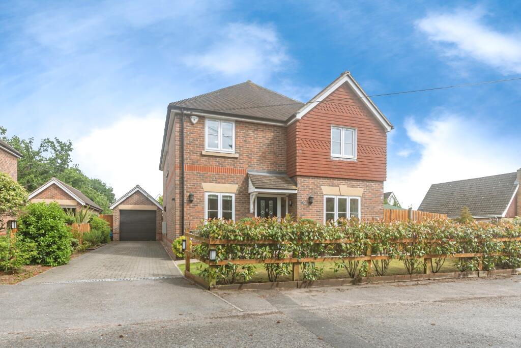 Main image of property: The Avenue, Mortimer Common, Reading, RG7