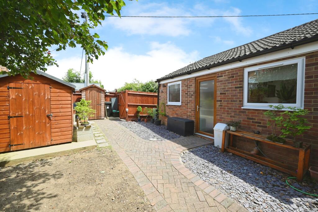 Main image of property: Pennfields, Reading, RG10