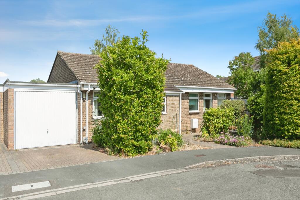 Main image of property: Masefield Close, Bicester, OX26