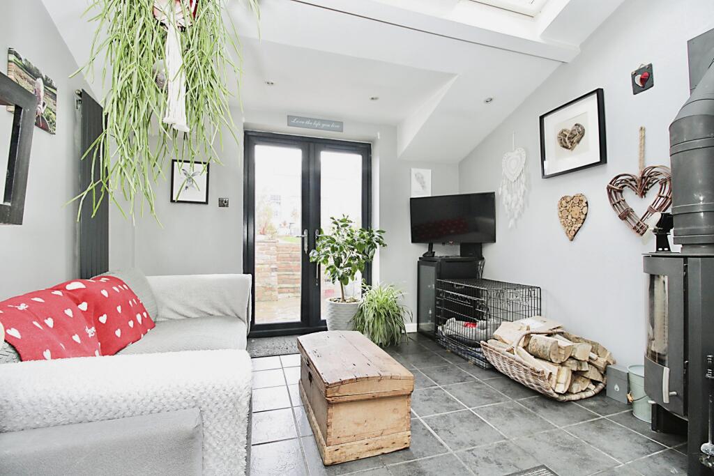4 bedroom terraced house for sale in Woodlands Road, Barry, CF62