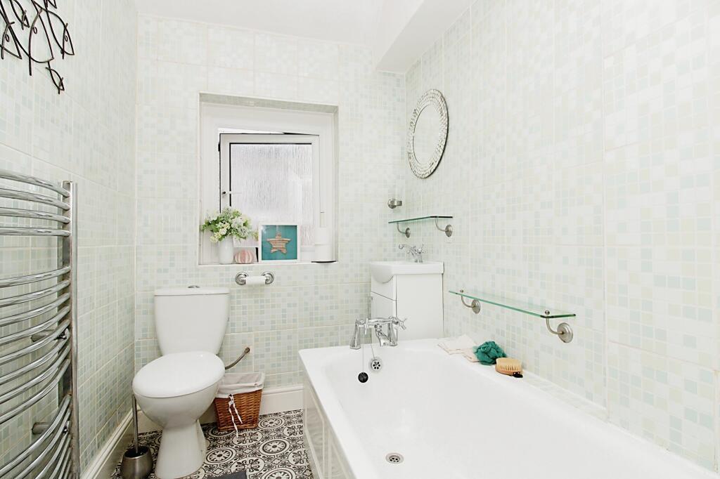 4 bedroom terraced house for sale in Woodlands Road, Barry, CF62