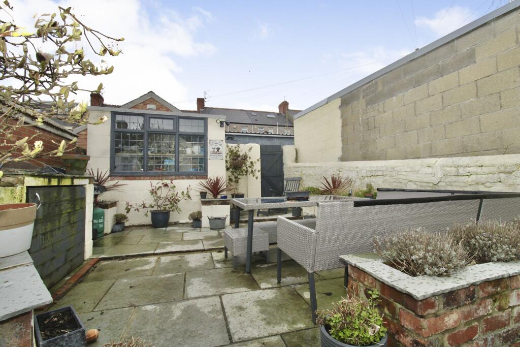 4 bedroom terraced house for sale in Woodlands Road, Barry, CF62