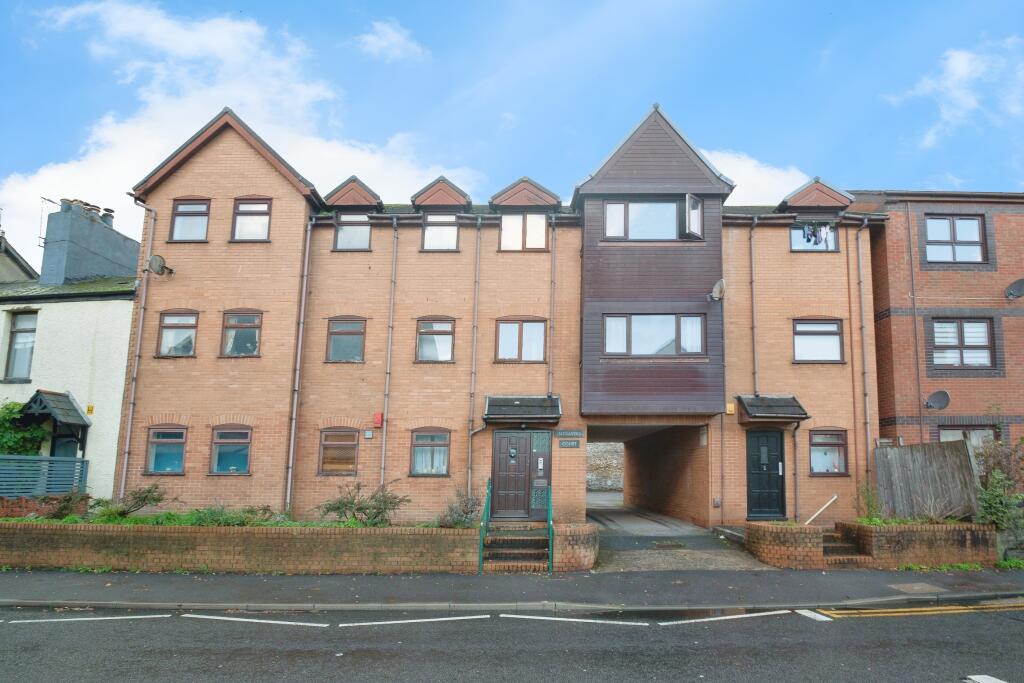 2 bedroom ground floor flat