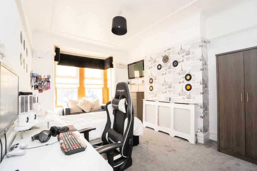 4 bedroom semidetached house for sale in Liscard Road, Wallasey