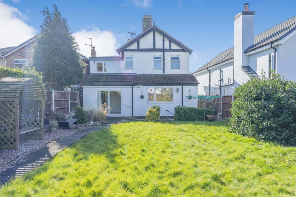 4 bedroom detached house for sale in Birch Avenue, Saughall Massie