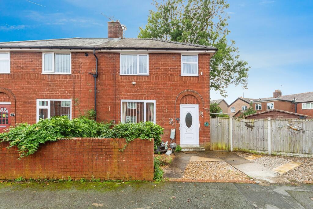 3 bedroom semidetached house for sale in Bromfield Park, Mold, CH7