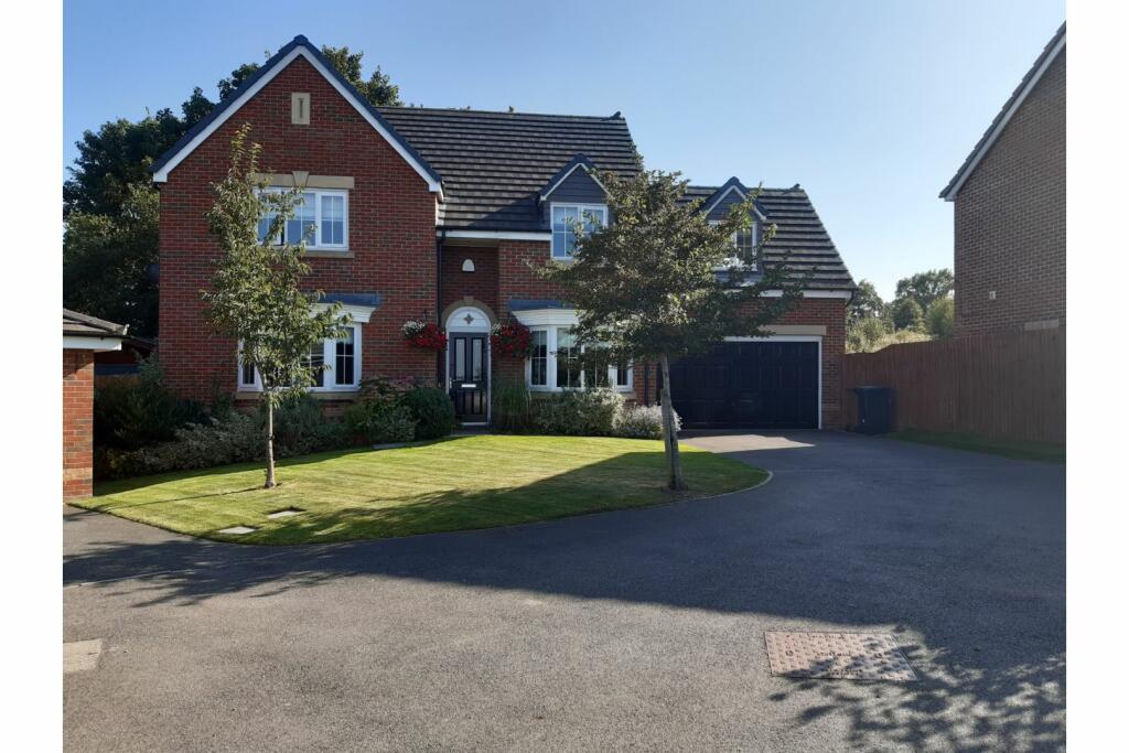 5 bedroom detached house for sale in Min Y Ddol, Penyffordd, Chester, CH4