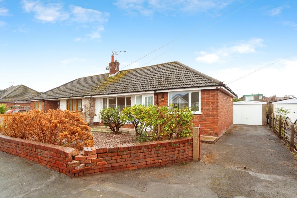 2 bedroom semidetached bungalow for sale in Hawarden Drive, Drury, CH7