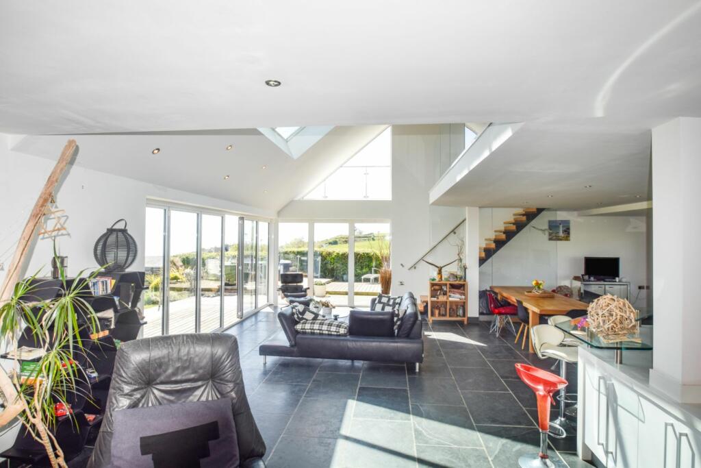 6 bedroom detached house for sale in Cliff Terrace, Aberystwyth, SY23