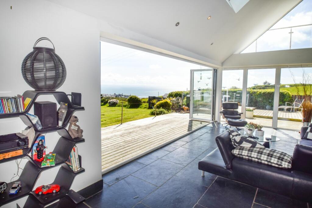 6 bedroom detached house for sale in Cliff Terrace, Aberystwyth, SY23