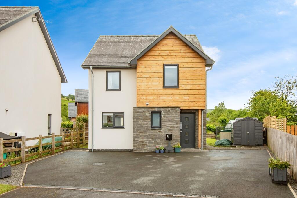 3 bedroom detached house