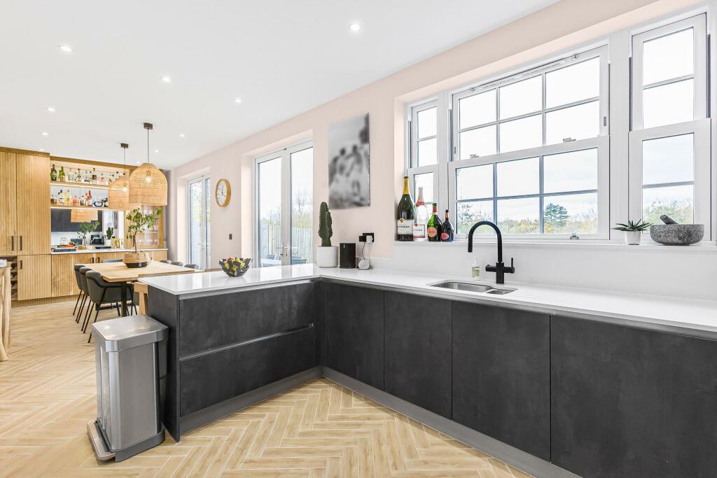 Additional property image - Lake View, Frogmore, AL2