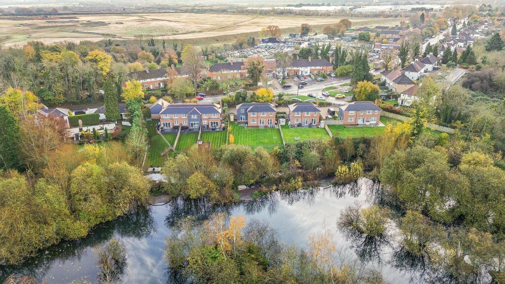 Additional property image - Lake View, Frogmore, AL2