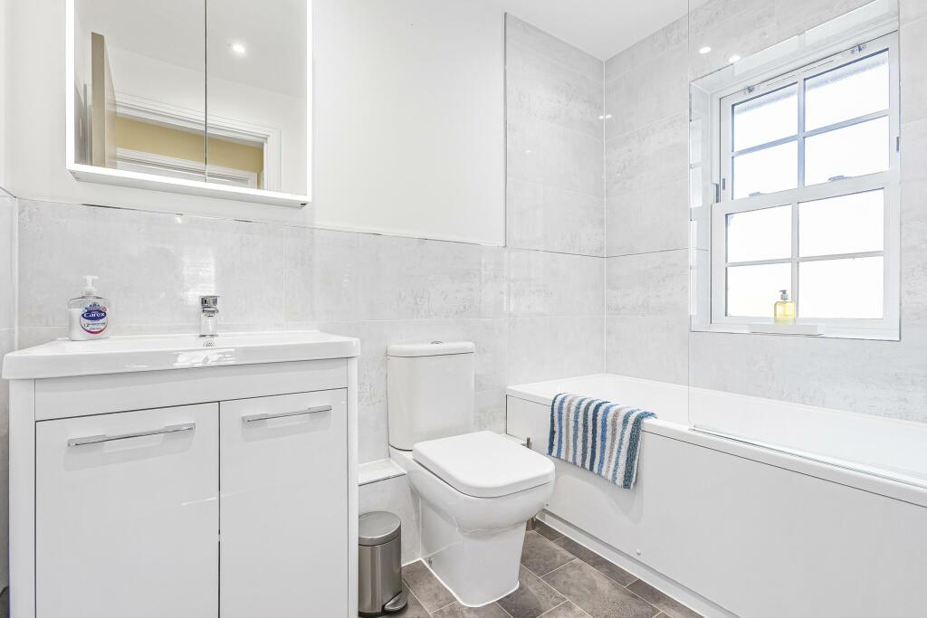 Additional property image - Lake View, Frogmore, AL2