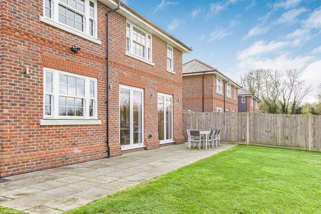 Additional property image - Lake View, Frogmore, AL2