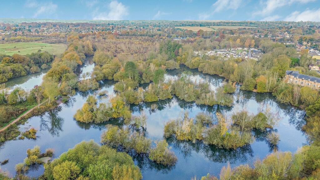 Additional property image - Lake View, Frogmore, AL2