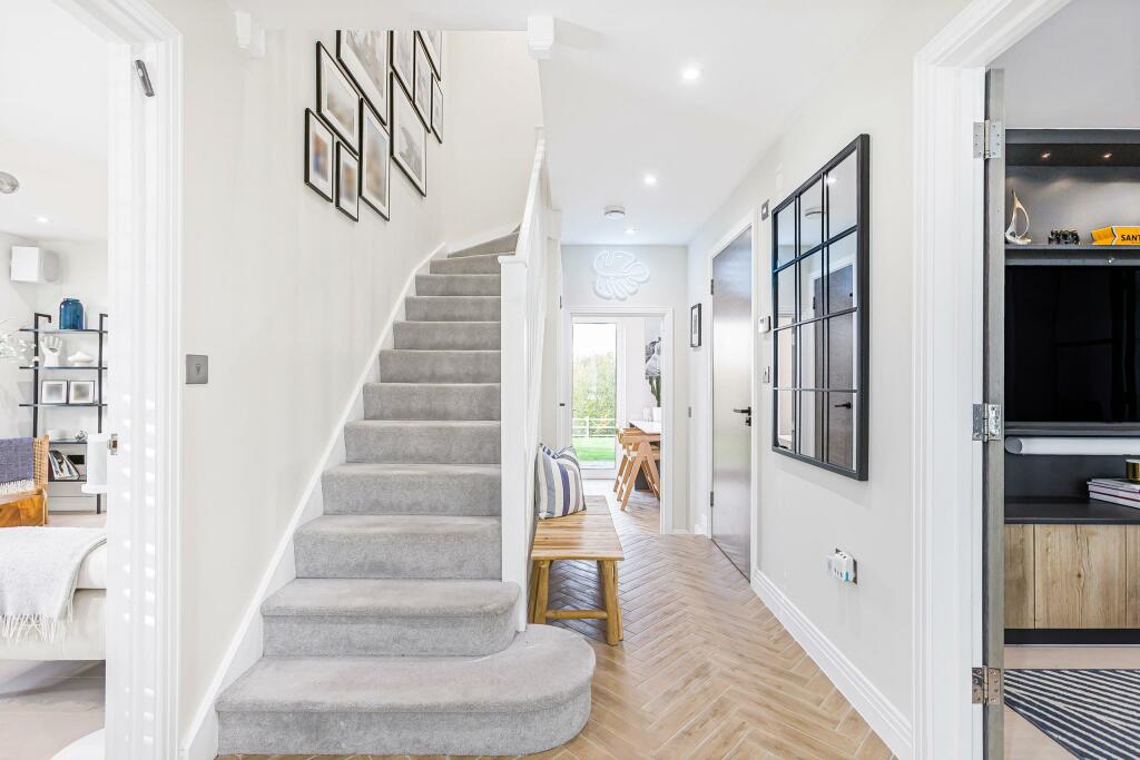 Additional property image - Lake View, Frogmore, AL2