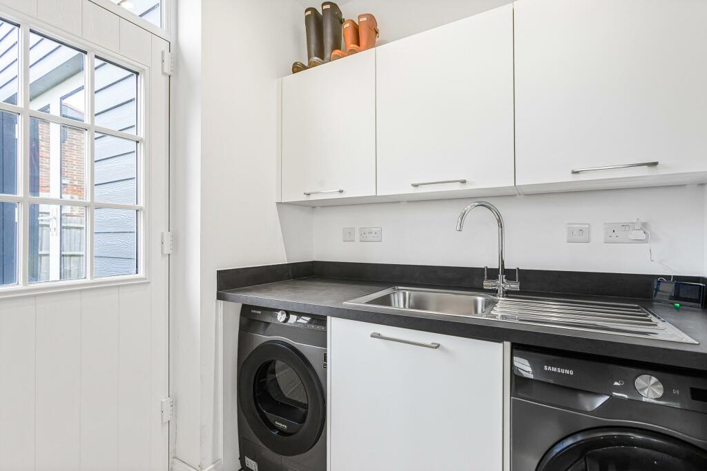Additional property image - Lake View, Frogmore, AL2