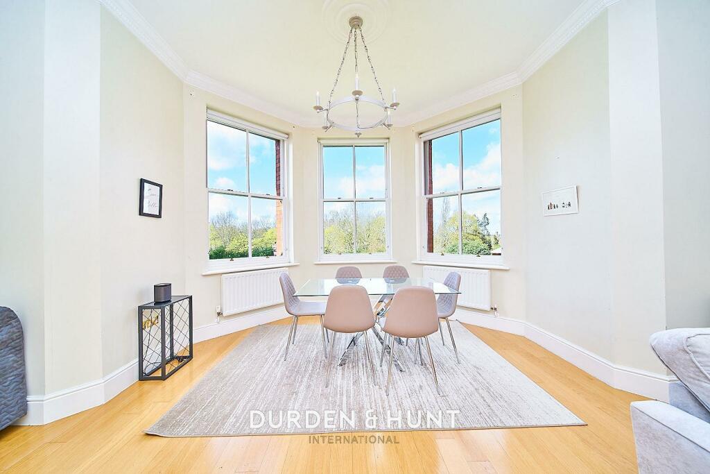 2 bedroom apartment for sale in Osborne House, Repton Park, Woodford