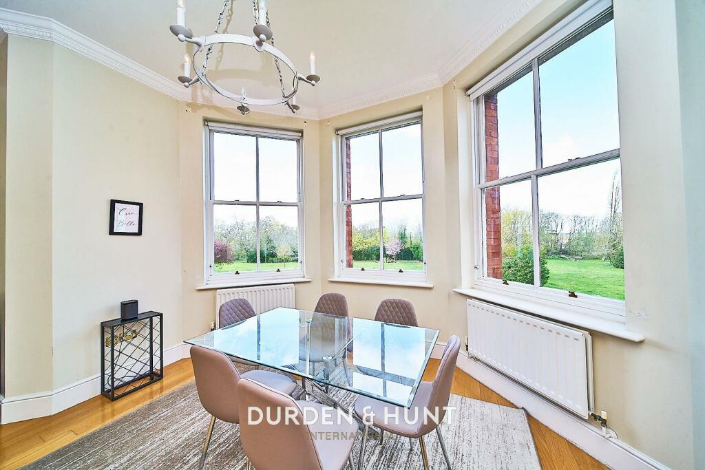 2 bedroom apartment for sale in Osborne House, Repton Park, Woodford