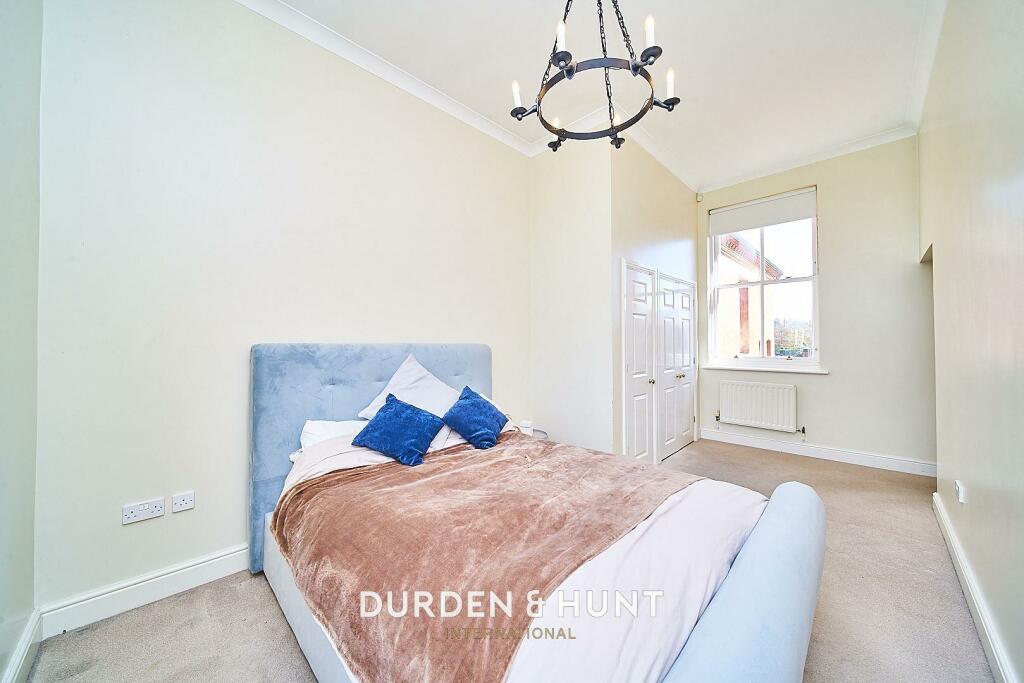 2 bedroom apartment for sale in Osborne House, Repton Park, Woodford
