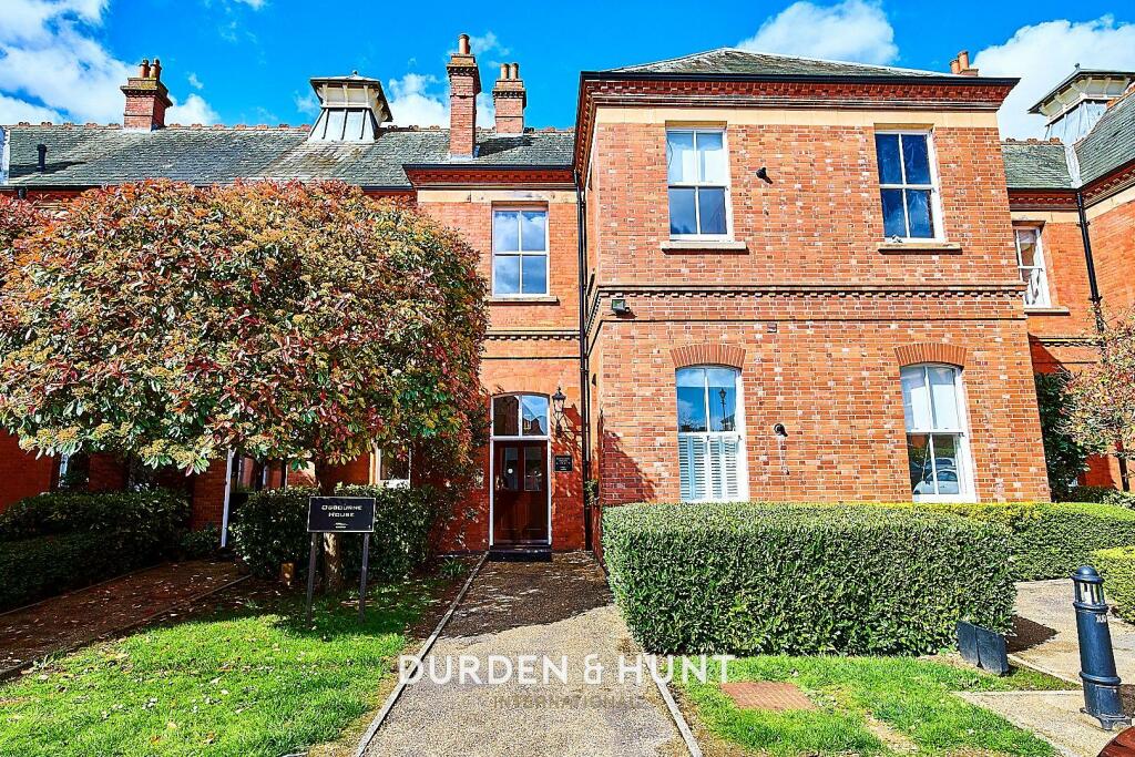2 bedroom apartment for sale in Osborne House, Repton Park, Woodford