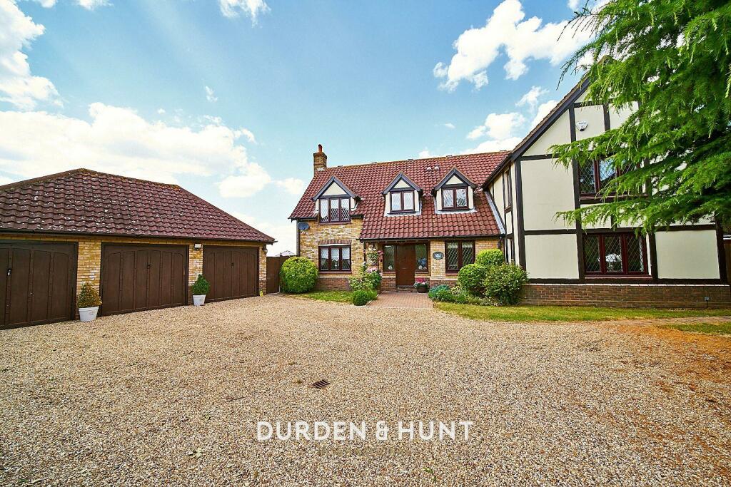 5 bedroom detached house for sale in The Paddocks, Stapleford Abbotts, RM4