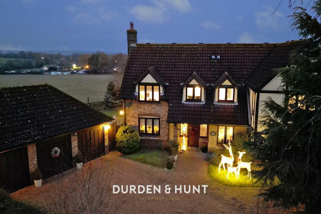 5 bedroom detached house for sale in The Paddocks, Stapleford Abbotts, RM4