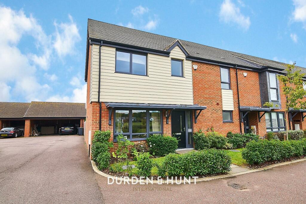 3 bedroom semidetached house for sale in Park View, Chigwell, IG7