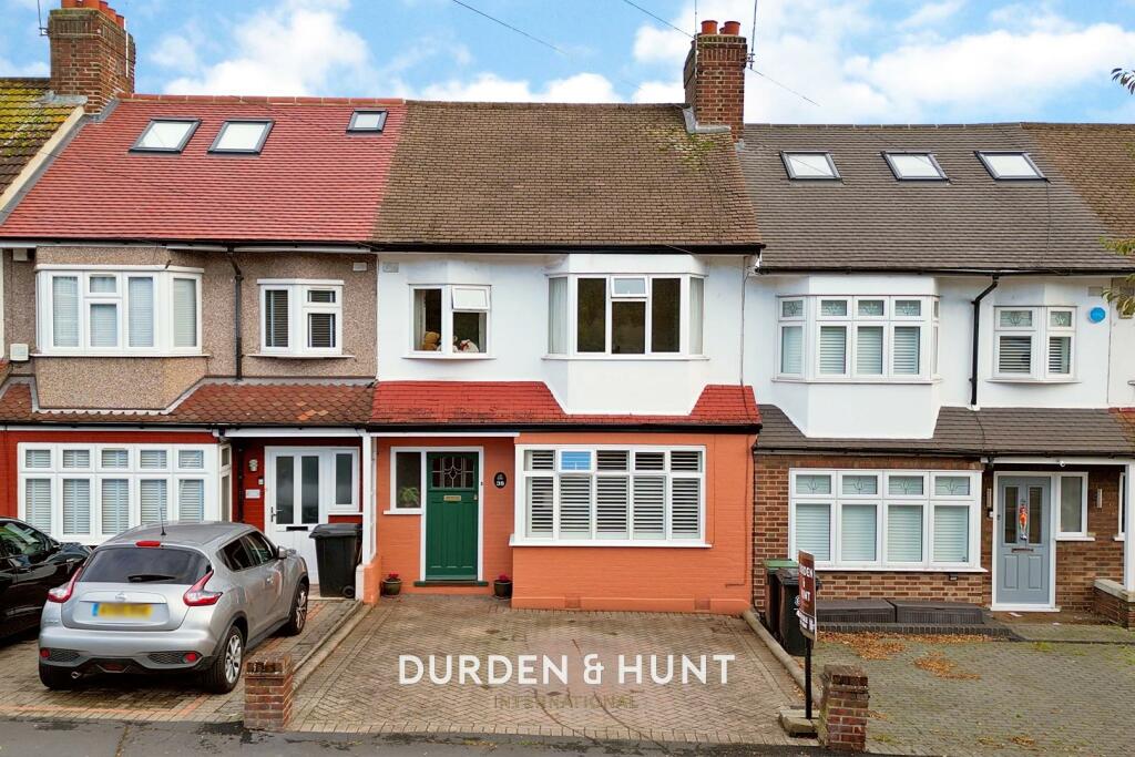 3 bedroom terraced house for sale in Buckhurst Way, Buckhurst Hill, IG9